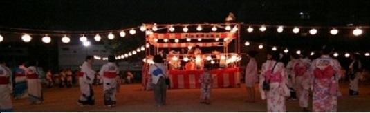 写真：盆踊りの様子です