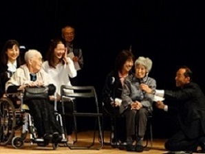 写真：ご長寿万歳inてんぱくにご登壇いただいた98歳の大川さんです