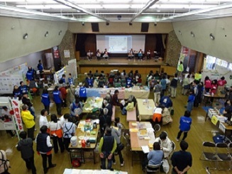 写真：2日目の「天白の最新ケアが集う」の会場の様子です