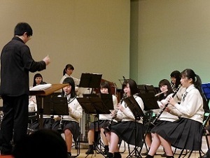 写真：東海学園高校吹奏楽部の演奏の様子