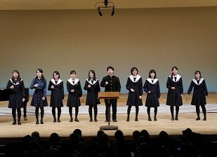 写真：天白高校合唱部の合唱の様子