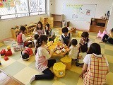 写真：児童館の子育てサロン風景