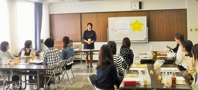 写真：子育て講座の様子