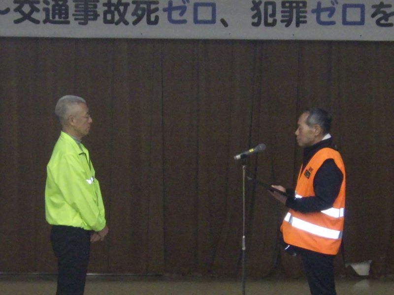 写真：区民代表者が宣言文を読み上げる様子