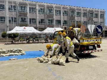 写真：天白土木事務所による水防工法訓練の様子