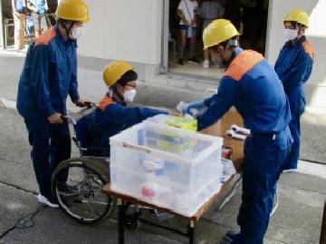 写真：要配慮者の受付訓練の様子