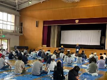 水防訓練の写真（体育館）