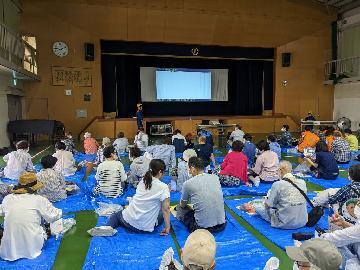 防災訓練の写真（体育館）