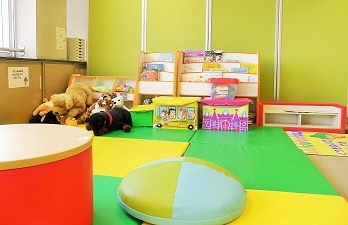 写真：かぼっち広場内の子どもが遊べるフリースペースの様子