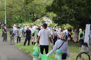 集合場所に戻り、ゴミを集約
