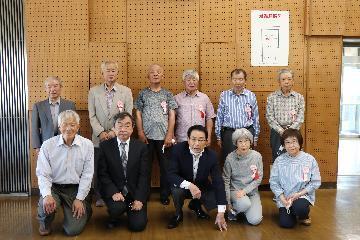 受賞者の方々の集合写真（代理の方を含む）