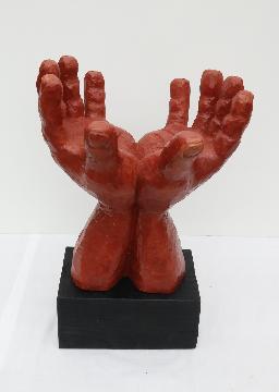 写真:彫刻の部 市長賞作品 「受けて支えて」