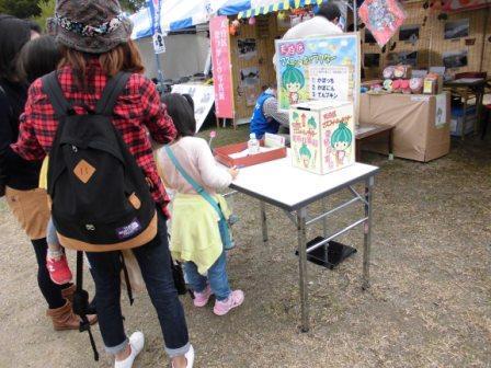 写真：区民まつりでの投票の様子