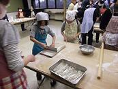 写真：ソバ打ち体験教室