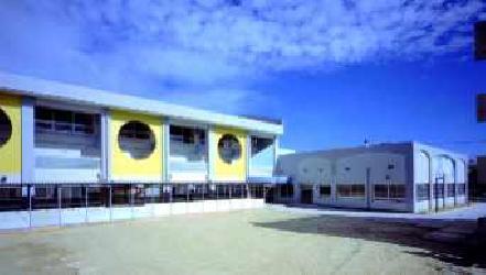 写真：伝馬小学校体育館、プール棟