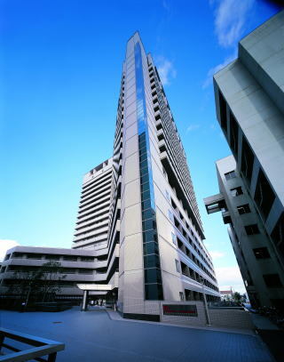 写真：市立大学病院病棟・中央診療棟