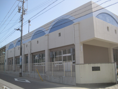 東山小プール棟の写真