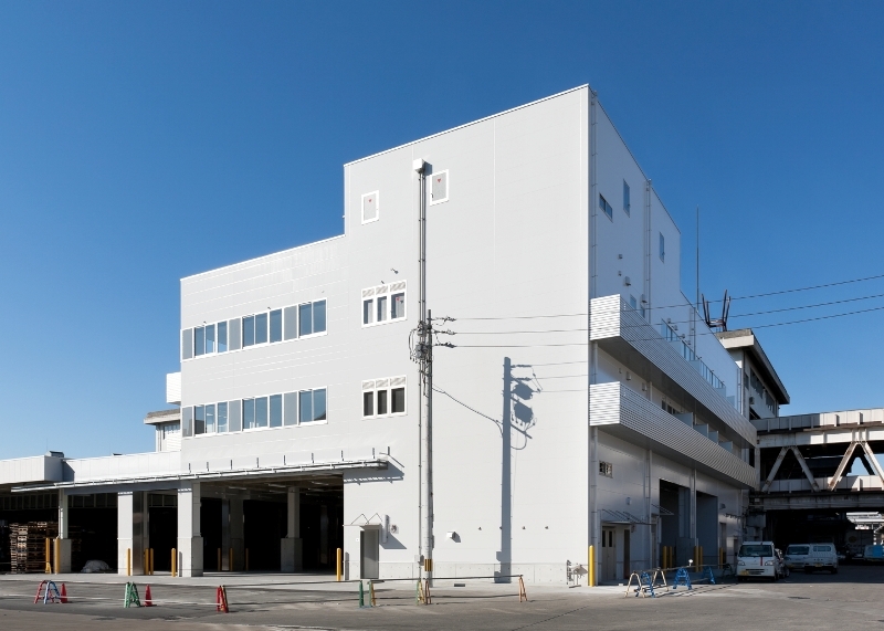 写真：北東面の全景。