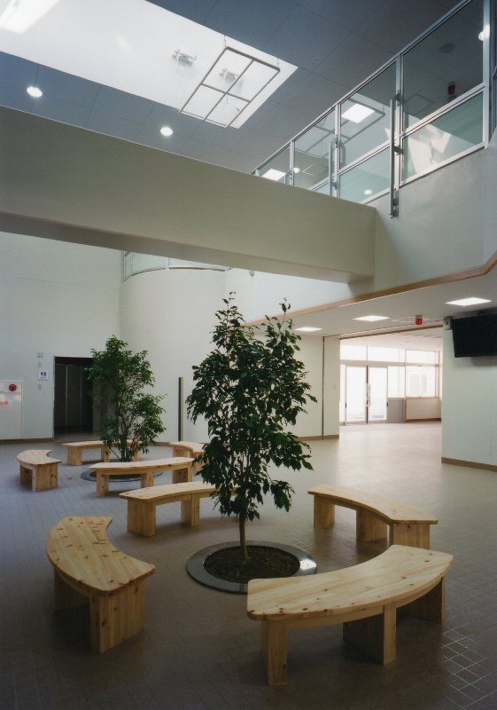 写真：吹抜け空間のあるセンターホール。