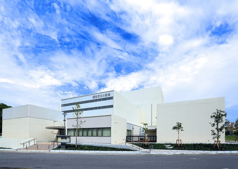 写真：建物外観。