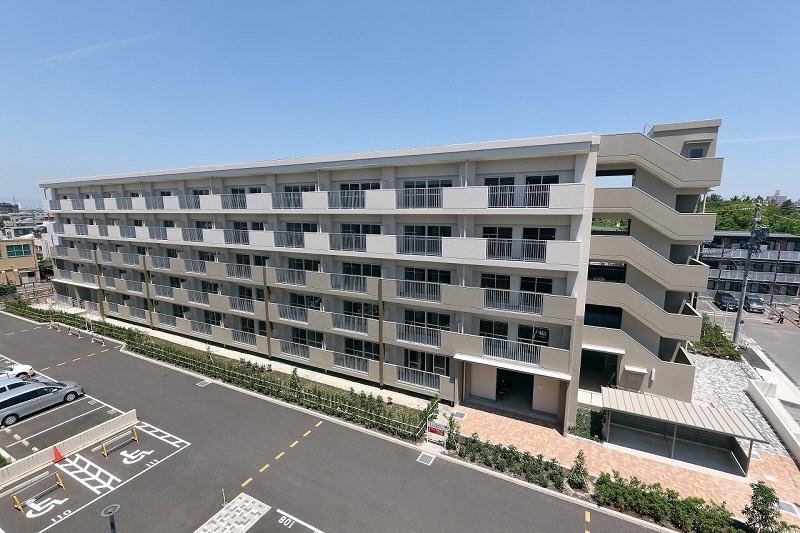 写真：新高畑第2次公営住宅一階昇降口。