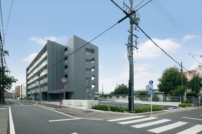写真：高蔵公営及び更新住宅建物北東外観。