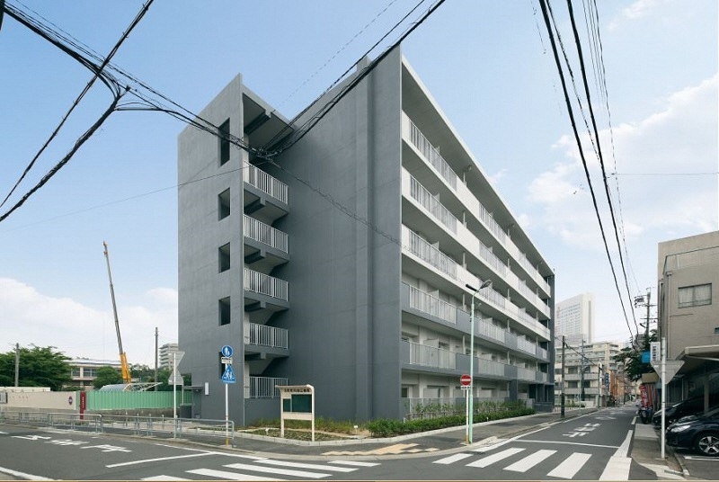 写真：高蔵公営及び更新住宅建物南東外観。