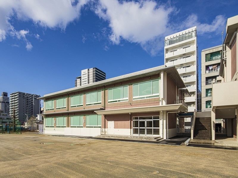 写真：葵小学校増築棟外観。