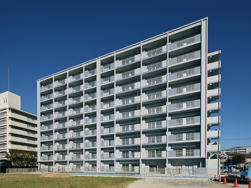 写真：新萱場荘外観。