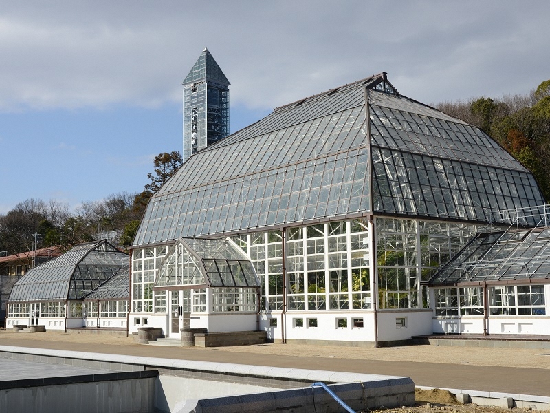 写真：重要文化財名古屋市東山植物園温室前館外観2。