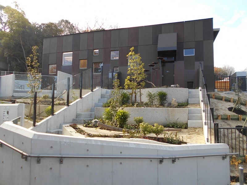 写真：東山動植物園レッサーパンダ獣舎外観。