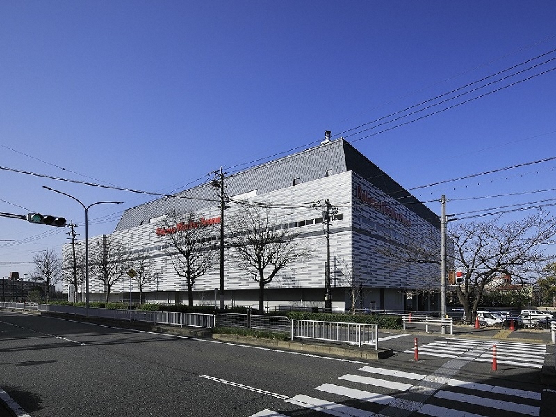 写真：瑞穂公園体育館建物外観2。