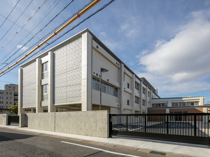 写真：守山養護産業科棟外観。