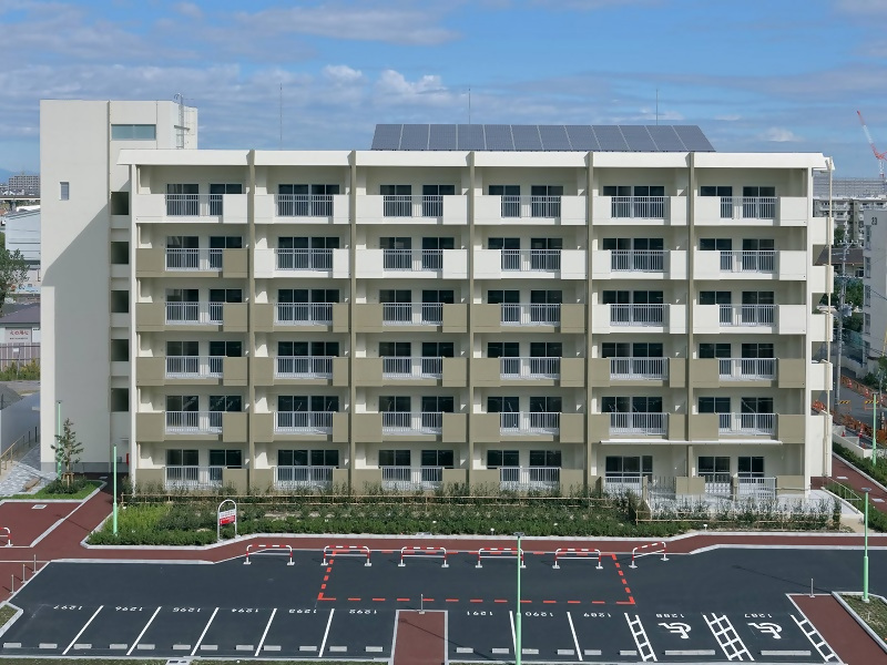 写真：戸田荘西8棟外観。