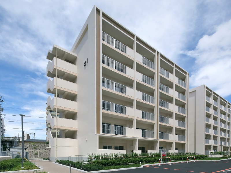 写真：山田東荘北1棟外観。