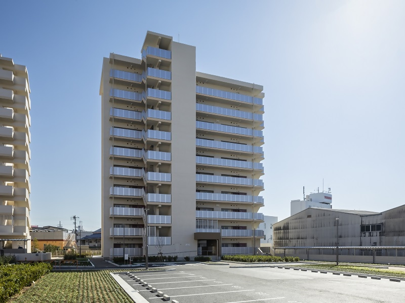 写真：山田東荘南3棟外観。