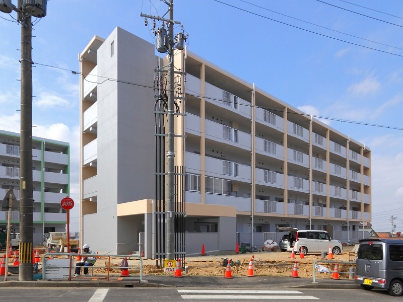 写真：緑ケ丘荘A棟外観