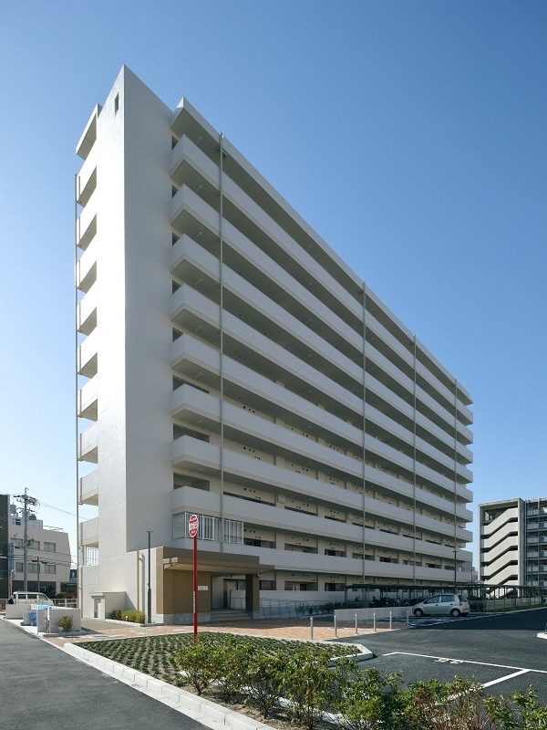 写真：山田東荘南2棟外観。