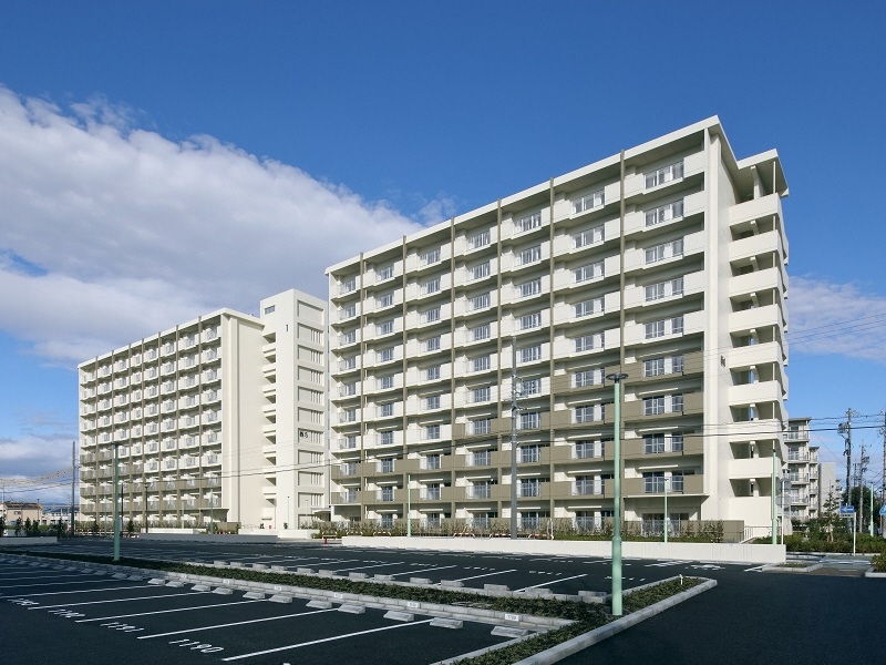 写真：戸田荘西6棟外観。