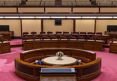 写真：議長席から見た本会議場