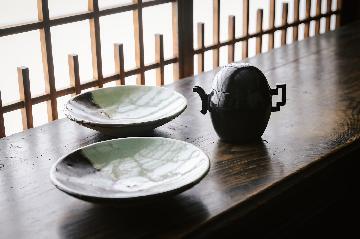 写真:日本民藝館蔵の焼き物