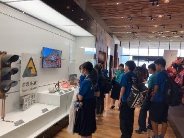 写真:東日本大震災津波伝承館見学風景