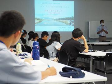 写真:講話受講風景
