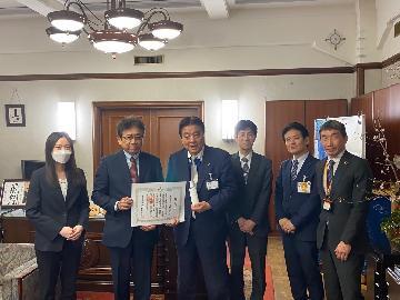 写真:市長感謝状の贈呈式のようす