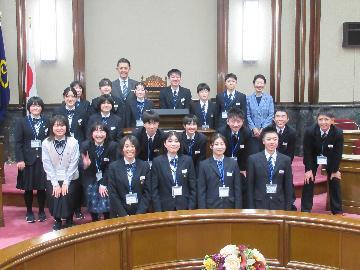 議場内での集合写真