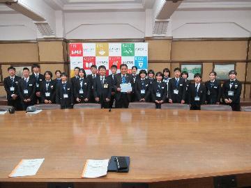 表敬訪問の集合写真