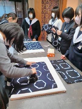 写真:有松鳴海絞体験風景
