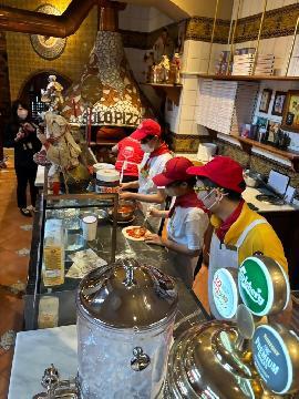 写真:株式会社ソロピッツァナポレターナでの職場体験風景