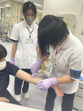 写真:名古屋市立大学病院での職場体験風景