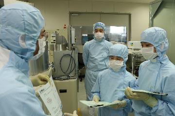 写真:日本ガイシ株式会社での職場体験風景